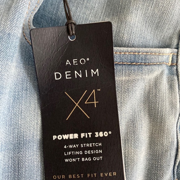American Eagle Light Wash Jeans - Picture 3 of 3